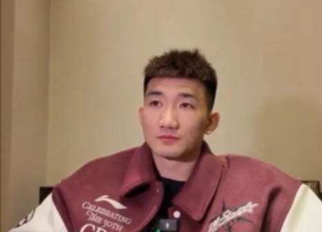 咋形容你和王博的關(guān)系?孫銘徽:像家人 他訓(xùn)練&生活中很照顧我們