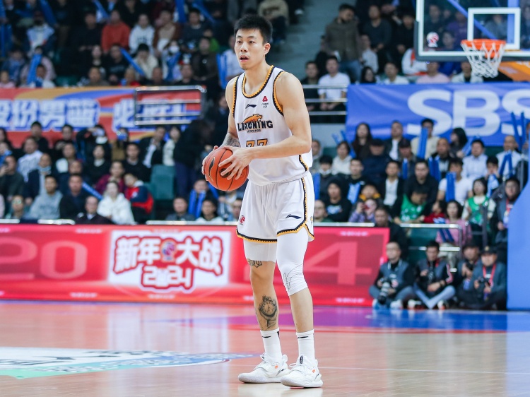 攻防俱佳!張鎮(zhèn)麟15中8拿到19分7板6助5斷2帽